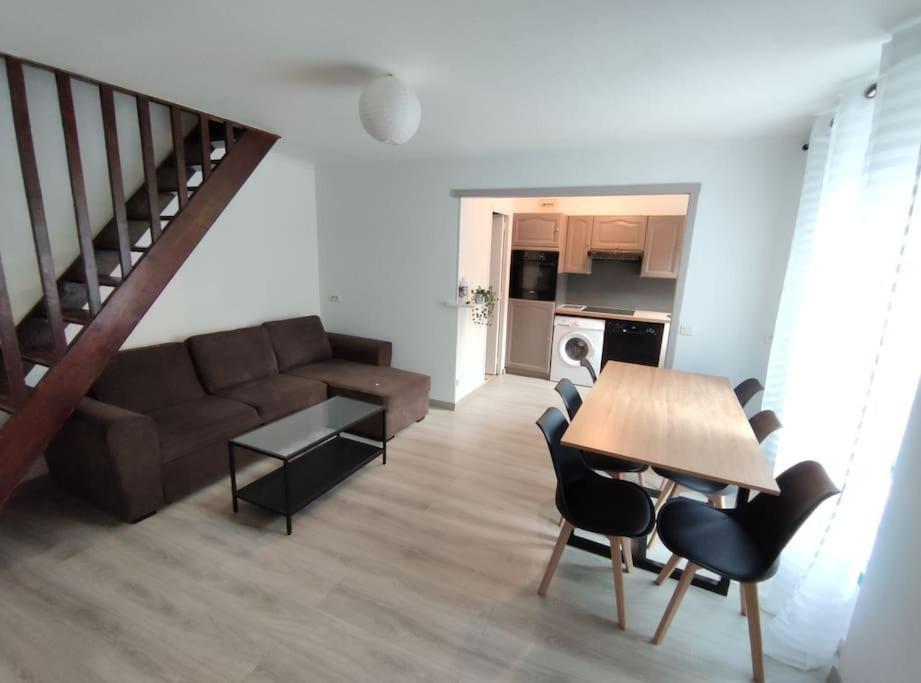 Duplex Cosy Apartment Gonesse Exterior photo