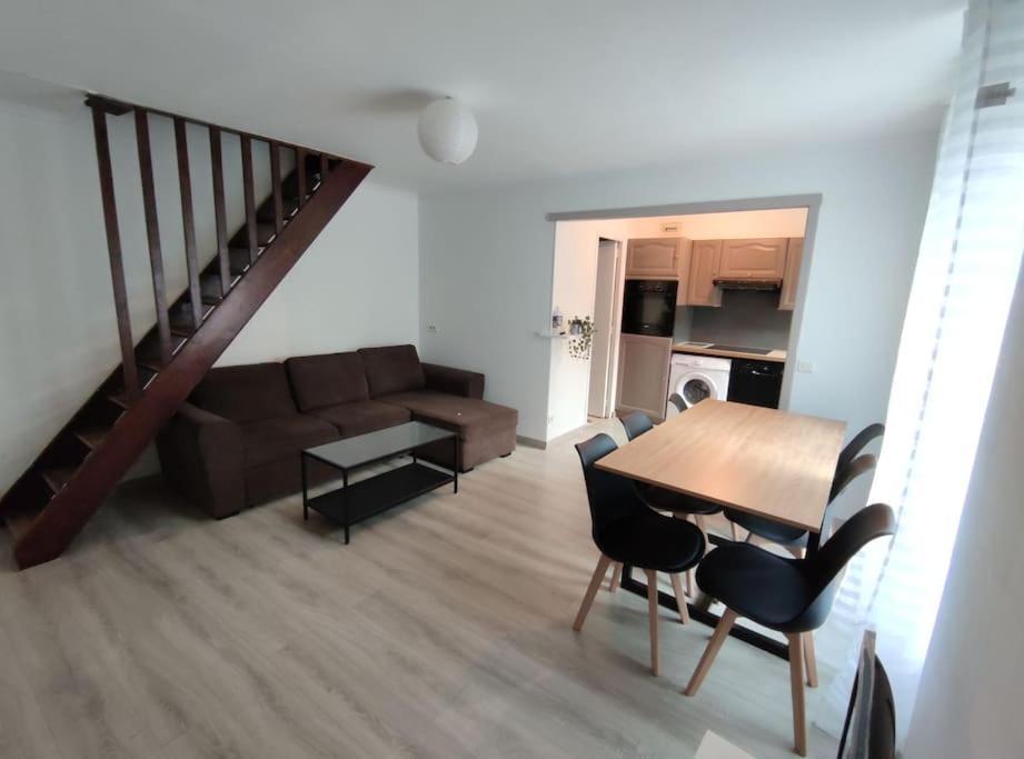 Duplex Cosy Apartment Gonesse Exterior photo