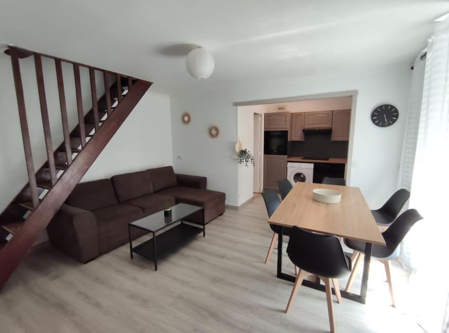 Duplex Cosy Apartment Gonesse Exterior photo