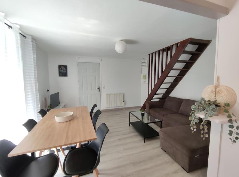 Duplex Cosy Apartment Gonesse Exterior photo